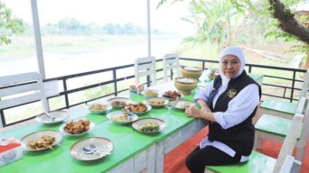 Nikmatnya Sego Buwuhan Khas Bojonegoro, Khofifah Sampai Terpikat