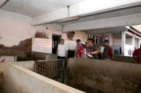 RPH dan Kandang Babi di Kawasan Wisata Religi Ampel Surabaya Dipindah
