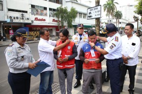 Hari Pertama Parkir Nontunai di Surabaya, Dishub Masih Izinkan Bayar Tunai