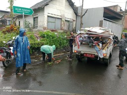 Masa Tenang Pemilu, APK Dimusnahkan di TPA Tlekung Kota Batu