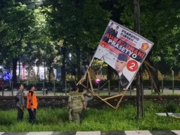 KPU Jatim Bersihkan APK di Seluruh Wilayah, Masa Tenang Pemilu Dimulai