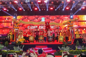 10 Ribu Porsi Lontong Cap Go Meh Dibagikan Gratis di Balai Kota Surabaya