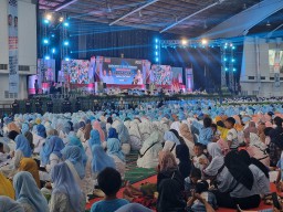 Ribuan Warga Doa Bersama Prabowo-Gibran di Surabaya, Ada Janji Gaji Bakal Naik