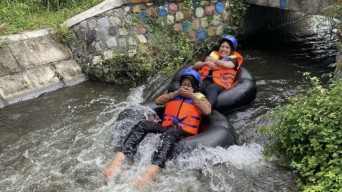 Liburan Murah, Seru-seruan Main River Tubing di Tirto Tani Djojo Kediri