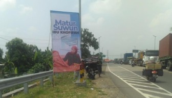 Baliho Khofifah 2 Periode Bertebaran di Jawa Timur