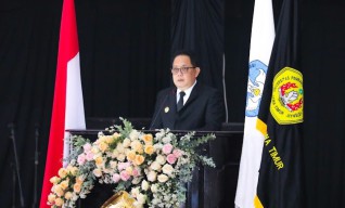 Pesan Pj Gubernur Jatim di Hadapan 733 Wisudawan UPN Veteran