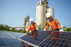 SIG Akselerasi Transisi Energi Hijau untuk Operasional Pabrik di Tuban