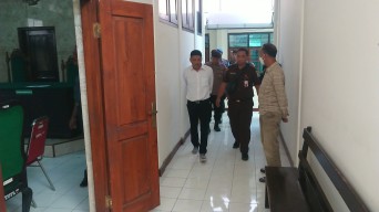 Sidang Vonis Pembunuhan Pasutri di Tulungagung Ditunda, Keluarga Korban Kecewa