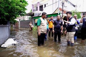 Emil Dardak Ungkap Salah Satu Sebab Banjir Sidoarjo adalah Eceng Gondok 7 Km