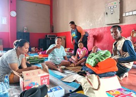 Curhat Warga Terdampak Banjir di Sidoarjo yang Mengungsi ke  2 Lokasi