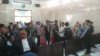 Pembunuh Pasutri di Tulungagung Divonis Penjara 14 Tahun, Keluarga Korban Protes