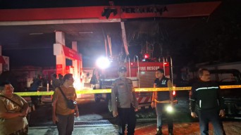 Mobil Espass Terbakar saat Isi Pertalite di SPBU Kras Kediri, Sopir Kabur