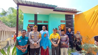 Program Bedah Rumah PWI Lamongan, Renovasi Tempat Tinggal Janda Miskin