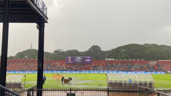 Lapangan Tergenang Akibat Hujan Deras, Laga Persik Kediri Vs RANS Ditunda