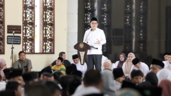 Safari Ramadan di Kediri, Pj Gubernur Jatim Santuni 800 Anak Yatim dan Dhuafa