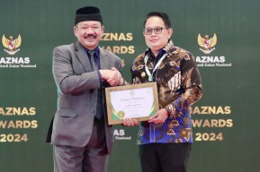 Pj Gubernur Jatim Adhy Karyono Mulai Dikalungi Penghargaan