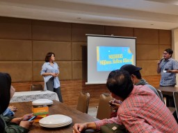 Asrilia Kurniati Tantang Eri Cahyadi di Pilwali Surabaya 2024
