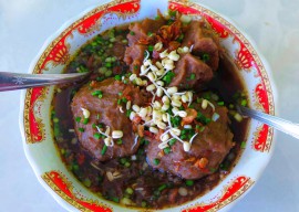 Bakso Berkuah Rawon di Sidoarjo Ternyata Rasanya Maknyus, Mau Coba?
