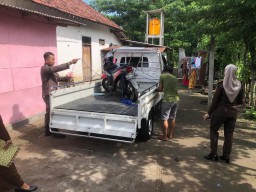 Kejari Tulungagung Kembalikan Pikap dan Motor Korban Penipuan