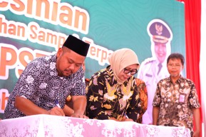 SIG dan Pemkab Gresik Teken Kerja Sama Pemanfaatan Bahan Bakar dari Sampah