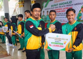Bupati Sidoarjo Serahkan Bonus Rp13,5 Miliar untuk Atlet dan Pelatih Berprestasi