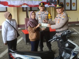 Polres Probolinggo Kembalikan Motor Korban Curanmor ke Pemiliknya