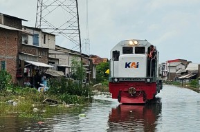 Banjir di Stasiun Semarang Mulai Surut, KA Pandalungan Masih Telat Sampai Jember