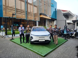 Mobil Listrik Chery Omoda E5 Mendarat di Surabaya, Berikut Fitur dan Harganya