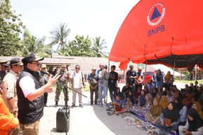 Pemprov Jatim - BNPB Boyong Bantuan ke Pulau Bawean