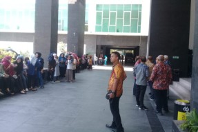 Gempa 6.0 di Perairan Tuban, Warga Lamongan Panik Berhamburan Keluar Bangunan