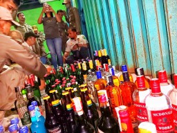 Operasi Gabungan Sita 303 Botol Miras di Sidoarjo