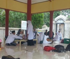 Puluhan Warga Ziarah ke Makam Batoro Katong Ponorogo Jelang Ramadan