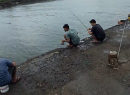 Tradisi Nyareh Malem di Probolinggo, saat Warga Menunggu Waktu Berbuka Puasa