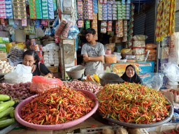 Harga Kebutuhan Pokok di Lamongan Tak Terkendali di Minggu Pertama Ramadan