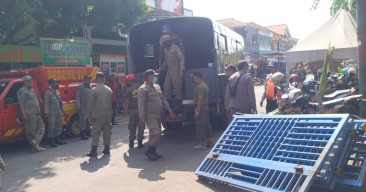Satpol PP Probolinggo Tertibkan Pedagang di Trotoar Pasar Semampir