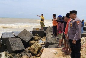 Kapal Ikan Terbalik di Pamekasan karena Cuaca Buruk, 2 Nelayan Hilang