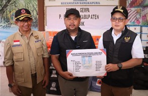 Pj Gubernur Jatim, Kepala BNPB dan Bupati Gresik Tinjau Korban Gempa di Bawean