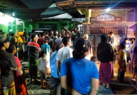 Ratusan Warga Sidoarjo Geruduk Rumah Penjual Miras,  Ricuh karena Dilempar Uang