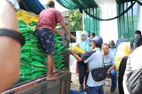 Warga Kota Probolinggo Serbu Sembako Murah Jelang Ramadan