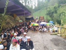 Umat Hindu Suku Tengger Probolinggo Gelar Ritual Tawur Kasanga, Buang Sifat Jahat