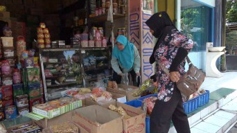 Pedagang Kue Lebaran di Lamongan Sepi Pembeli, Dampak Online Shop?