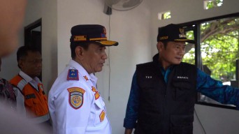 Dishub Lamongan Siagakan Petugas dan Relawan di Jalur Sebidang KA Jelang Mudik