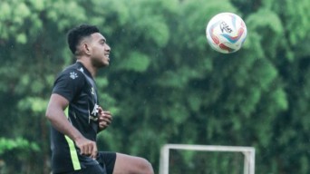 Lawan Persikabo 1973 jadi Laga Terakhir Jeam Kelly Sroyer Bersama Persik Kediri