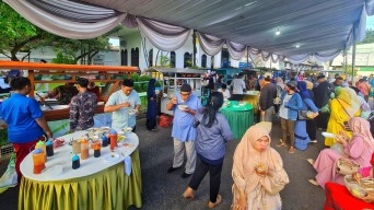 Ribuan Warga Santap Bakso-Lontong Kupang saat Open House Bupati Sidoarjo