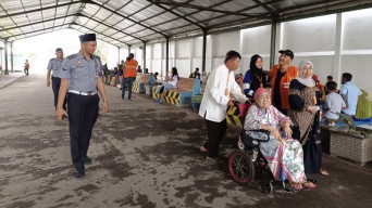 Bahagianya Warga Binaan Lapas Surabaya saat Bertemu Keluarga di Momen Lebaran
