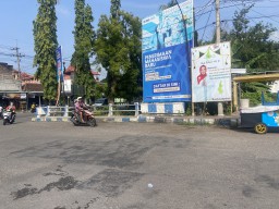 Banner Bunda Lisdyarita Tanpa Kang Giri Bertebaran di Ponorogo, Pecah Kongsi?