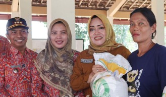 2.067 warga KPM di Mojokerto Terima Bantuan Cadangan Pangan Tahap Ketiga