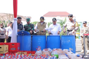 Polres Lamongan Musnahkan Ribuan Liter Miras Hasil Operasi Cipkon Ramadan