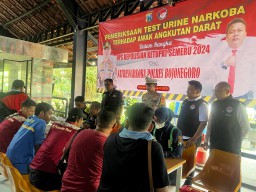 Satreskoba Polres Bojonegoro Tes Urine Supir dan Kru Bus Jelang Lebaran