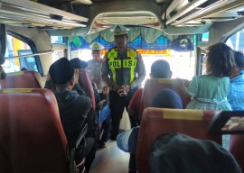 Polisi Sidoarjo Blusukan Dalam Bus di Terminal Purabaya, Ngapain?